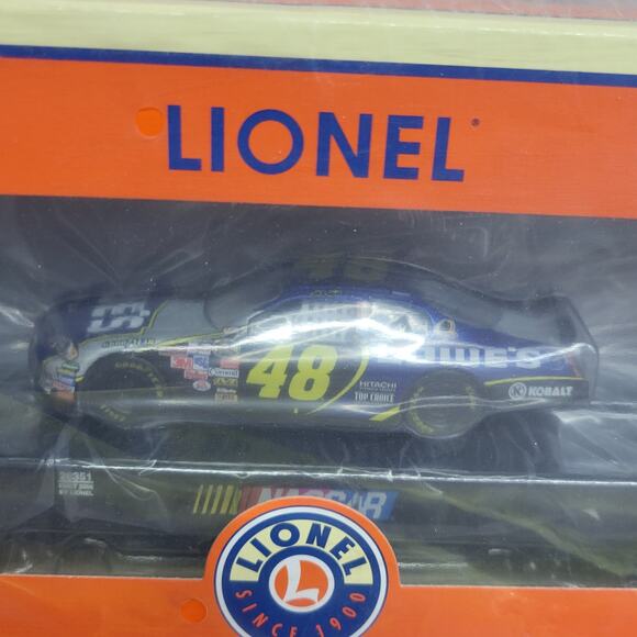 LIONEL JIMMIE JOHNSON FLATCAR WITH STOCK CAR Lowe's  #6-26351  O GAUGE NIB - Picture 2 of 10